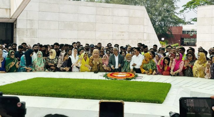 জিয়াউর রহমান ও খালেদা জিয়ার সমাধিতে বিএনপির সংরক্ষিত নারী আসনের এমপিদের শ্রদ্ধা